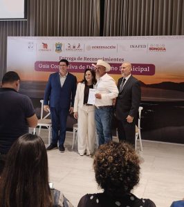 PRESIDENTE MUNICIPAL RECIBE RECONOCIMIENTO DE “GUÍA CONSULTIVA DE DESARROLLO MUNICIPAL”